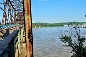 Can see the 22 degree bend in the bridge Can see the 22 degree bend in the bridge