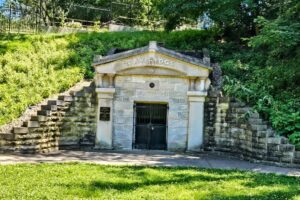 Lincolns original internment site Lincolns original internment site