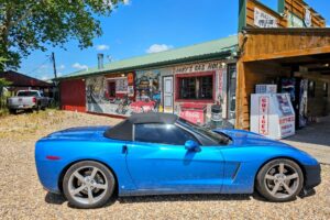 Smurf-vette with the Fanning Outpost mural Smurf-vette with the Fanning Outpost mural