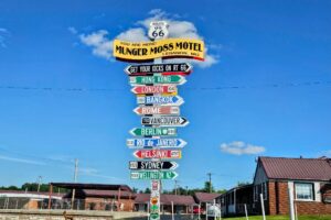 Munger Moss Motel distance marker Munger Moss Motel distance marker