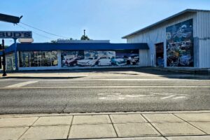 Bud's Service Center and murals Bud's Service Center and murals