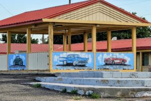Route 66 Inn - car murals